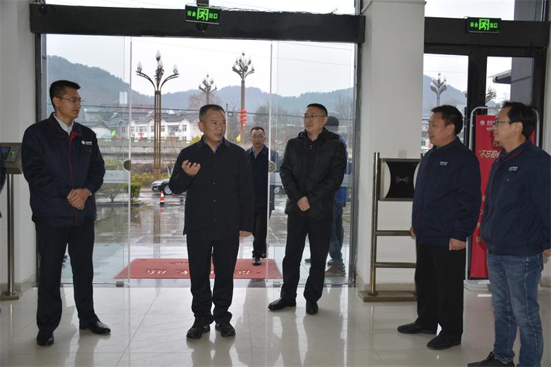 陈正永看望慰问春节一线值班人员