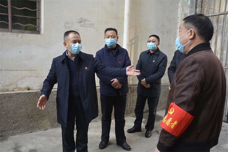 陈正永督导检查昭化城区居民小区防控工作