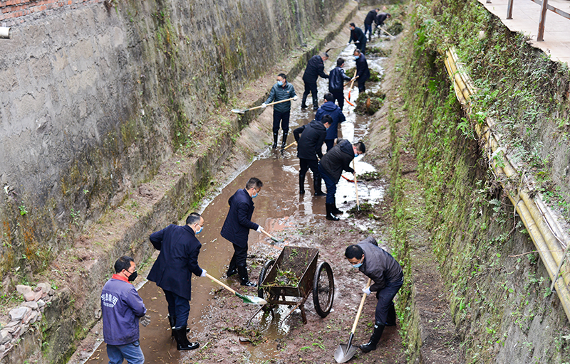昭化区开展“周末卫生大扫除”爱国卫生运动