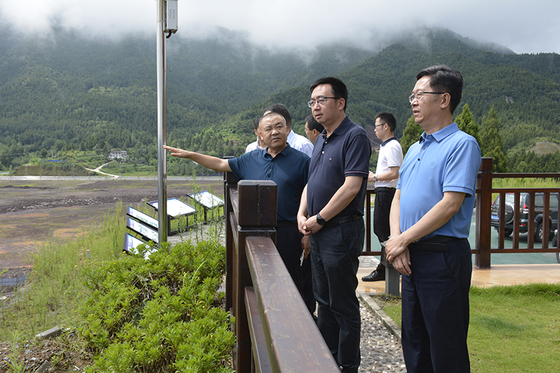 董里在昭化区督导调研经济社会发展情况