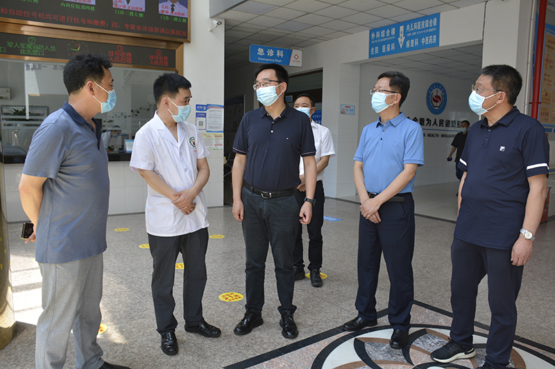 董里督导昭化区疫情防控和防汛减灾工作