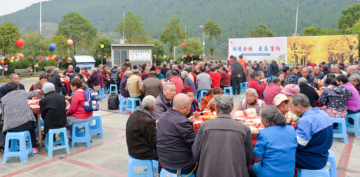 网络中国节·重阳：重阳敬老暖人心 温情服务显真情