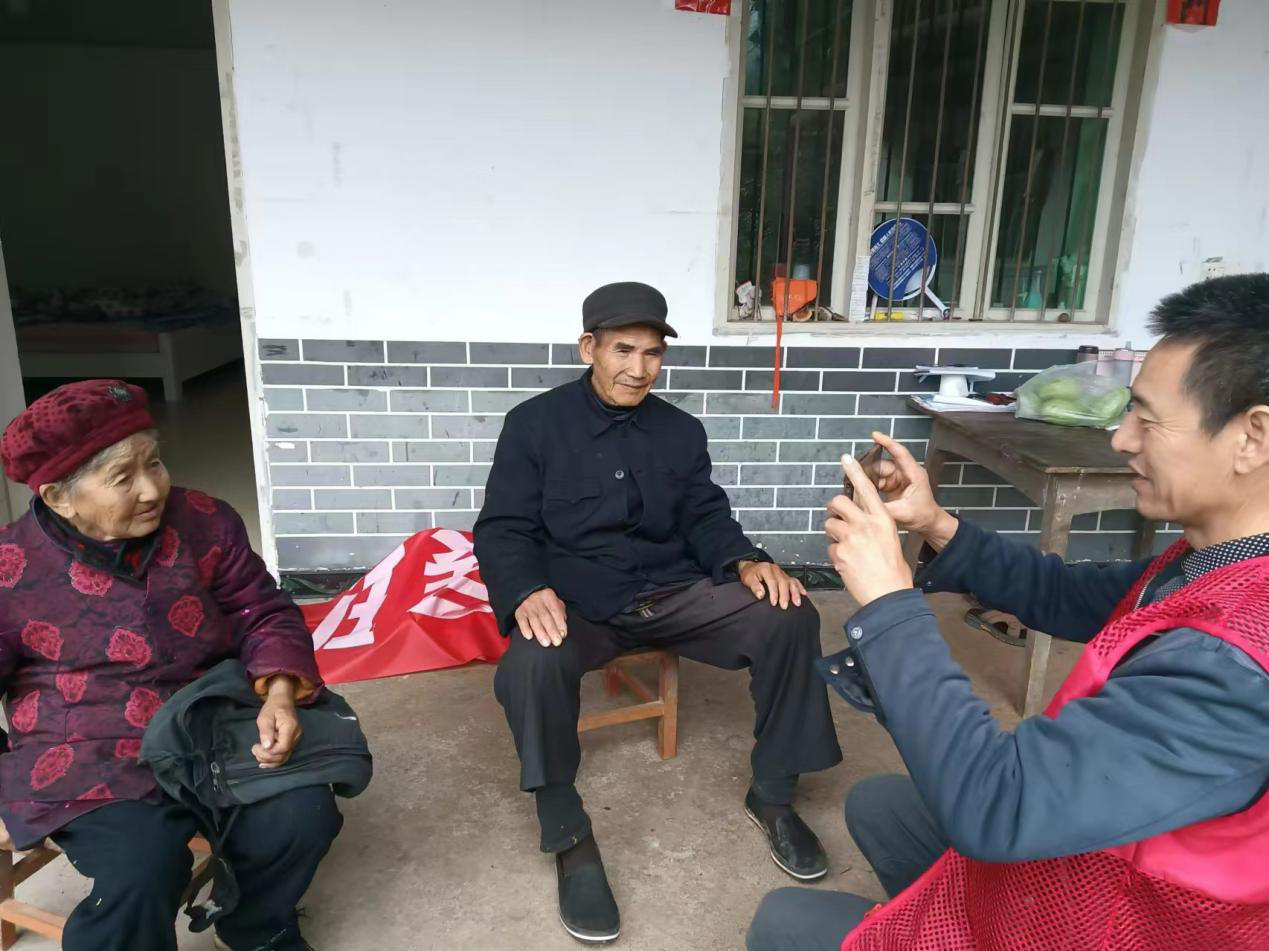 <font color='red'>社保</font>政策面对面，温暖服务心连心 