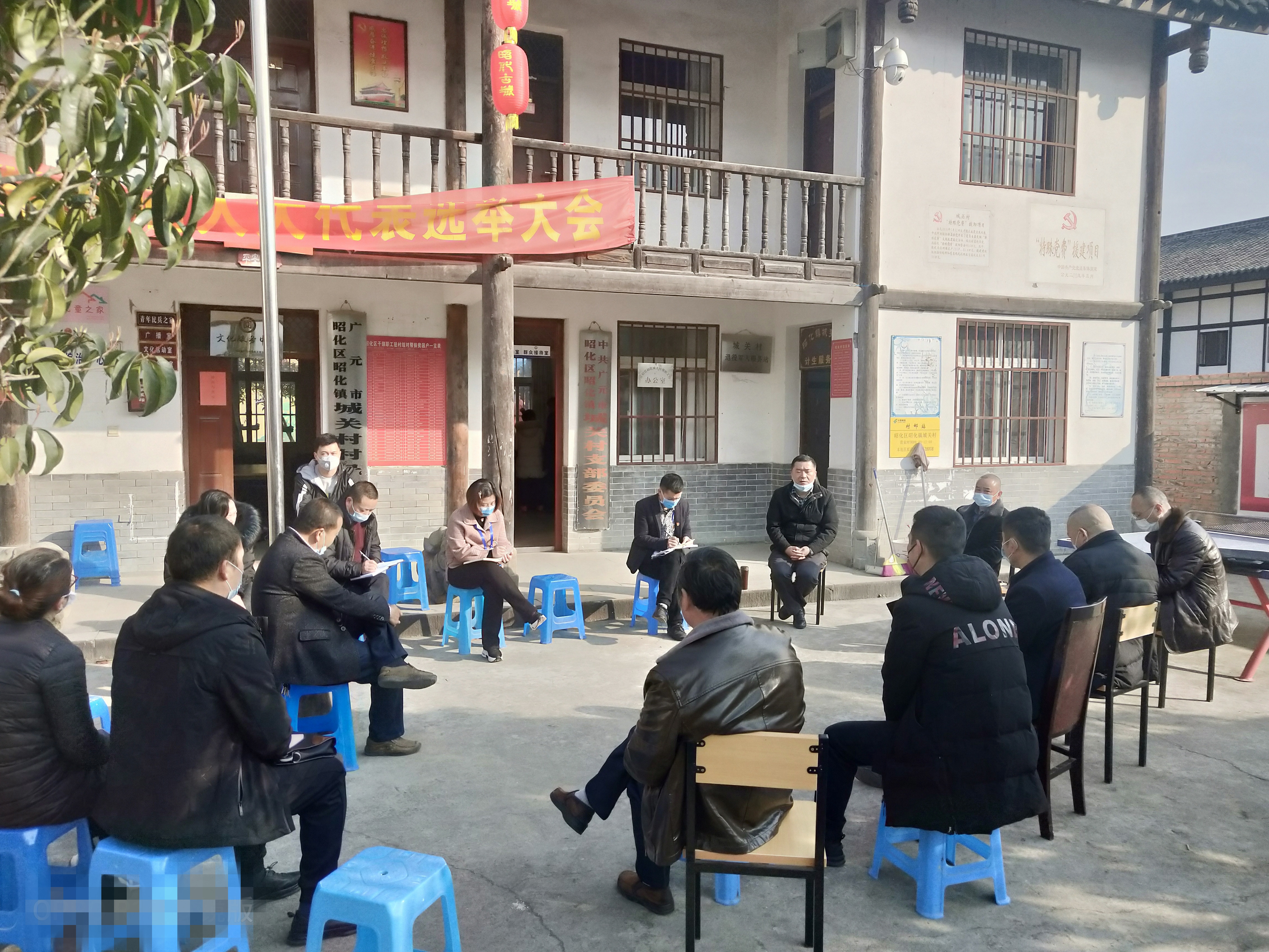 区司法局统筹推进扶贫与防疫工作