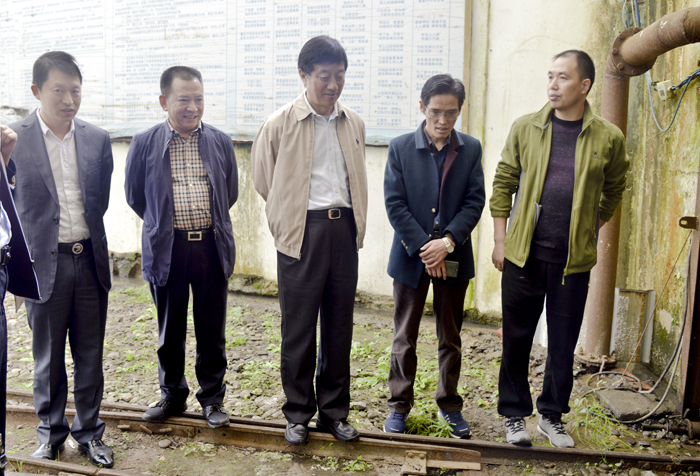 C:\Users\Administrator\Desktop\赵化勇一行在拣银岩栖凤峡考察.jpg C:\Users\Administrator\Desktop\赵化勇一行在拣银岩栖凤峡考察.jpg