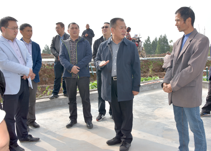 C:\Users\Administrator\Desktop\陈正永了解贫困户杨云国家庭情况.jpg C:\Users\Administrator\Desktop\陈正永了解贫困户杨云国家庭情况.jpg