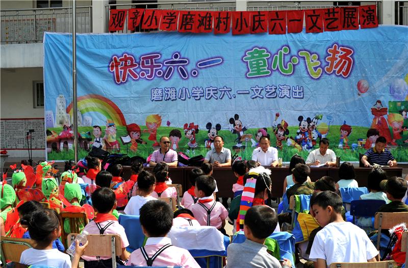 陈书记在磨滩村小宣讲教育扶贫政策11.JPG 陈书记在磨滩村小宣讲教育扶贫政策11.JPG