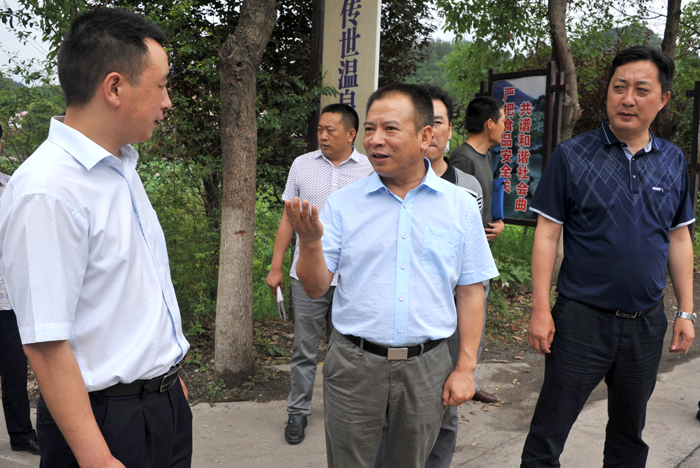 陈正永对平乐旅游区安全工作作指示.jpg 陈正永对平乐旅游区安全工作作指示.jpg